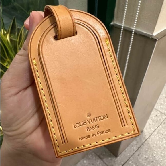 2 Louis Vuitton Tan Leather Luggage Tags (1 large &1 small) - Picture 5 of 14